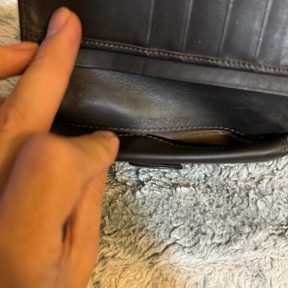 🗣️🚨🔥Men’s or Women’s vintage Pre-Loved Fendi Wallet! Excellent condition! - Picture 8 of 8